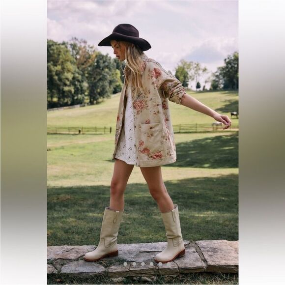 Free People NWOT Avery Printed Denim Jacket Size XS in Exploded Floral - Picture 2 of 7